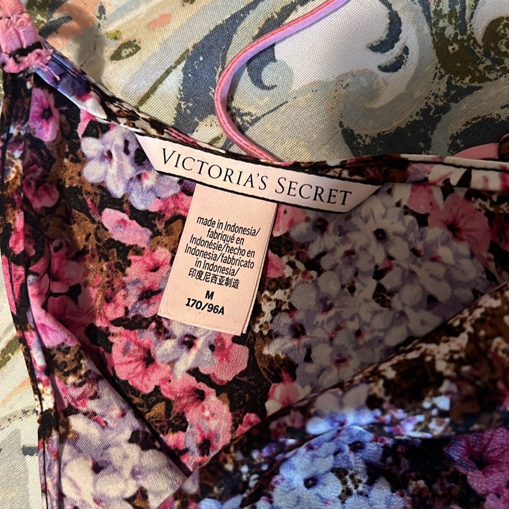 Vitoria secret pajamas - Picture 4 of 7